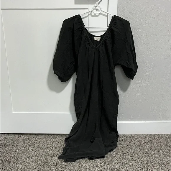 Loungewear/Gown - Picture 1 of 10